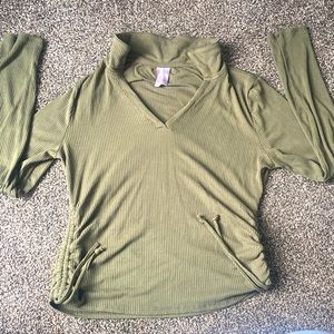 Green adjustable long sleeve crop!